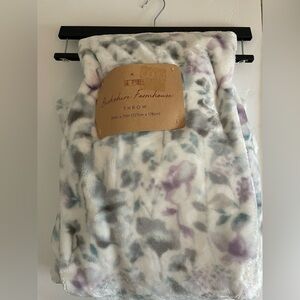 Berkshire Farmhouse Throw 50” x 70” Multi- Colored Print New with Tags